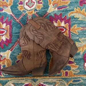 Magellan Outdoors Brown Suede Western Heeled Boots